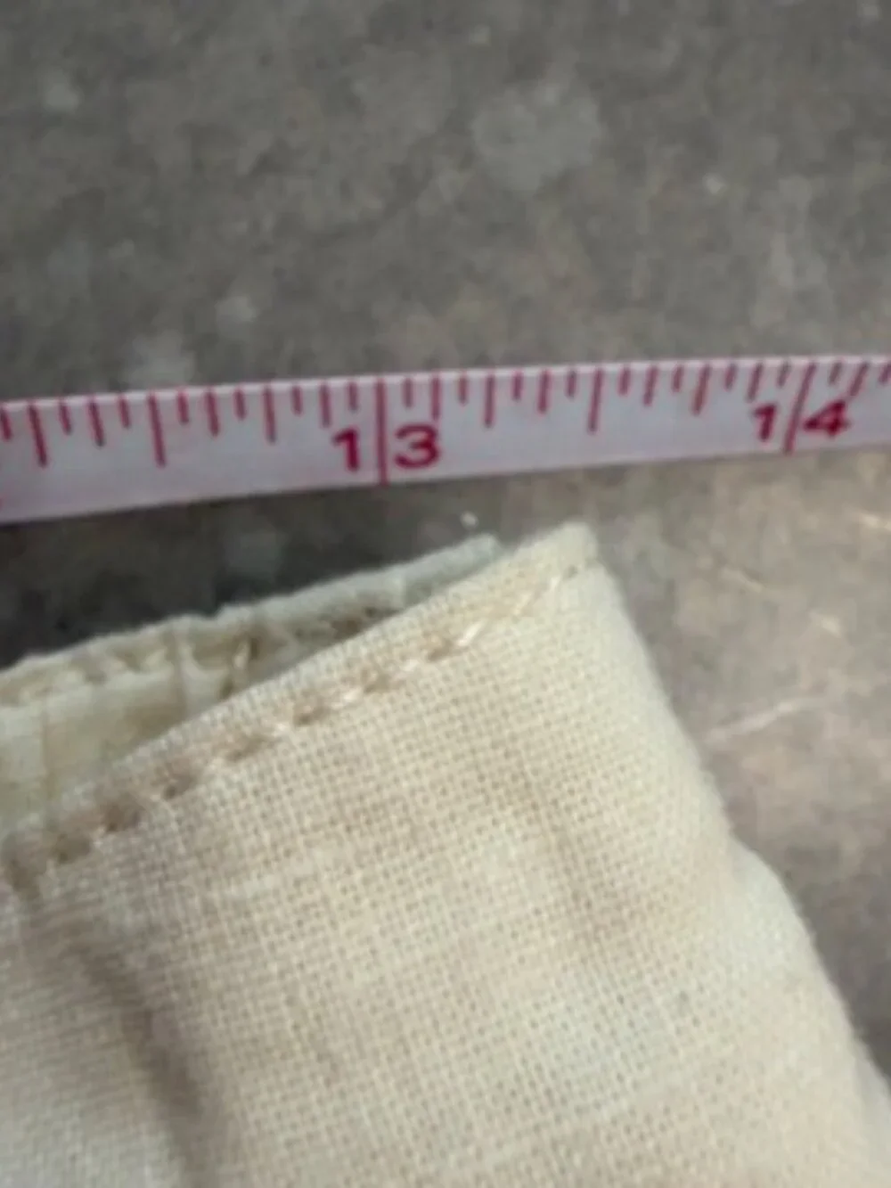 UNIQLO Off-White Linen Cotton Tapered Trousers – Size Small (Waist 26–27”)